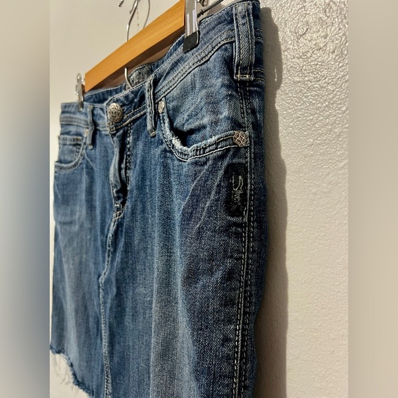 Silver Jeans Adele Asymmetrical Denim Skirt - Size 28 (measures 30") - Picture 8 of 12